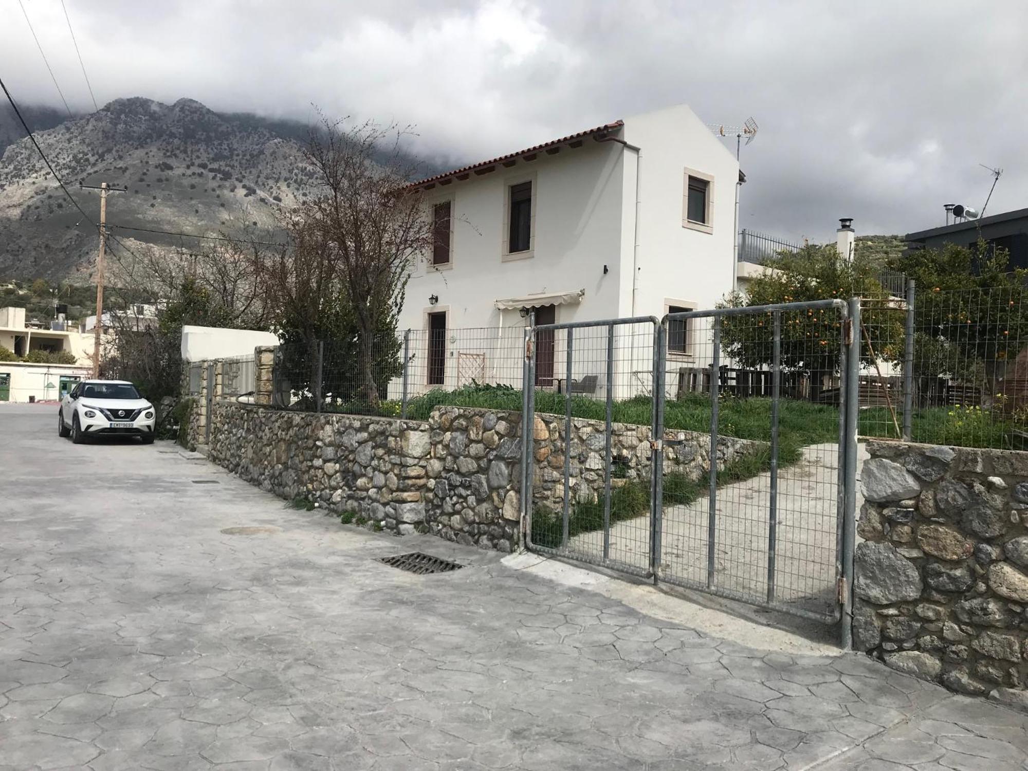 Zarós Papa-Antonis Stone Houseヴィラ エクステリア 写真